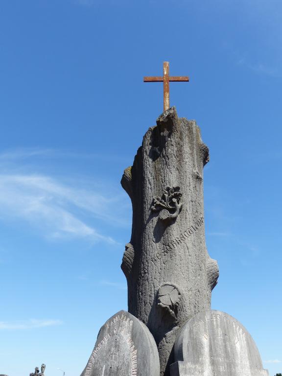 Monument funéraire des familles Dheilly-Postel, Patrice Bouchez-Dheilly et Postel