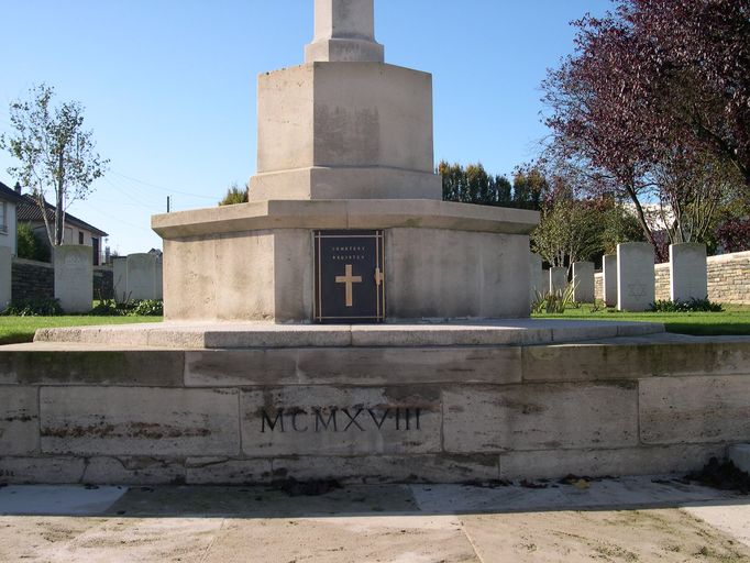 Cimetière militaire de Longueau, dit Longueau British Cemetery