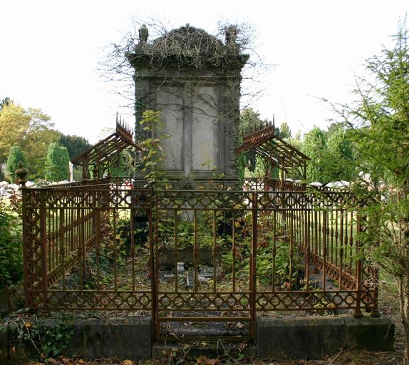 Tombeau (stèle funéraire) de la famille Famechon-Beauvais