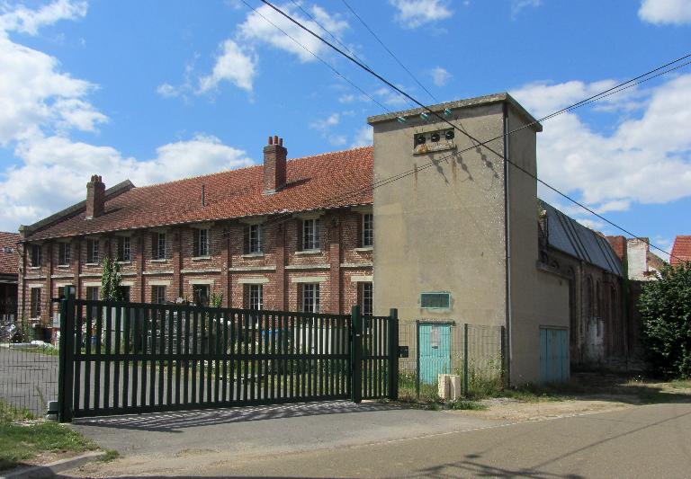 Ancienne sucrerie de betteraves de Monchy-Lagache, puis râperie de betteraves de la Compagnie Nouvelle des Sucreries Réunies (C.N.S.R.), devenue usine de matières plastiques Mitry