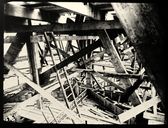Construction de la charpente du choeur (photographie des années trente).