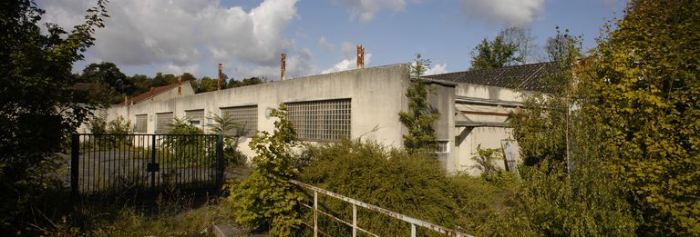 Ancien moulin à blé, dit moulin Berthault, devenu filature de laine (carderie) Achez, puis usine de chaussures Collard, puis usine de peintures et vernis Moreau, puis JM Paillard (détruit)