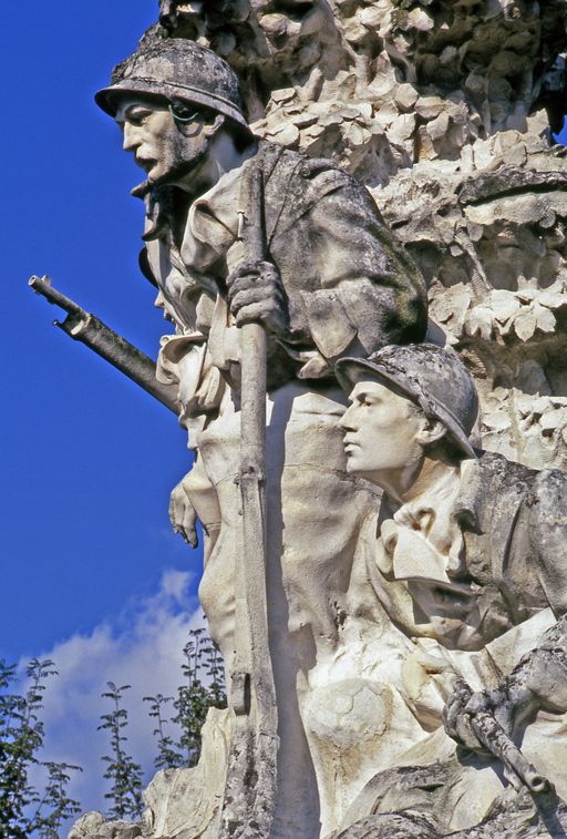 Groupe sculpté (figure colossale) : Les Patrouilleurs