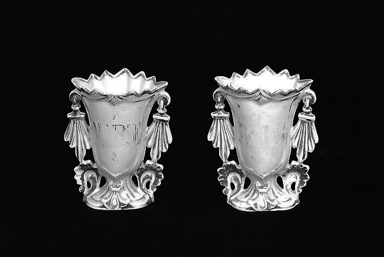 Paire de vases d'autel