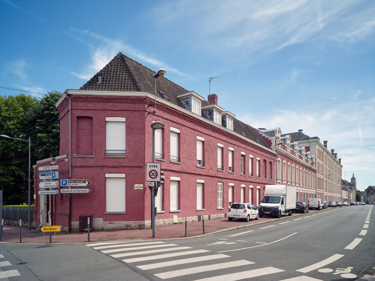 Aile de l'Horloge du lycée et ses extensions.