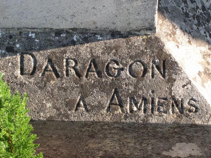 Tombeau (stèle funéraire) des familles Dault-Demoyencourt, Guilbert-Dault et Dault-Tassencourt