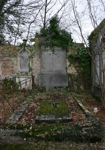 Tombeau (stèle funéraire) de la famille Dubois-[...]