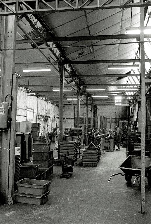 Ancienne serrurerie Parise, puis Lacotte et fonderie Caron, devenue usine de petite métallurgie Lecat Porion, aujourd'hui Atelier de Bobinage du Vimeu