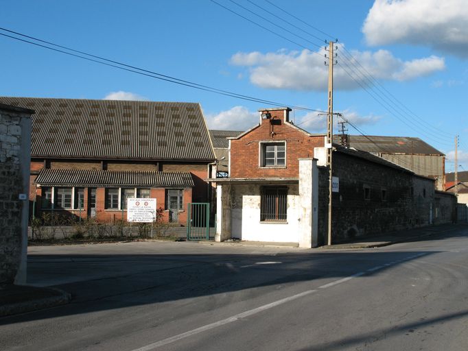 Usine de petite métallurgie (clouterie) Denille, puis tréfilerie Guttin-Landais, puis Forges, Tréfileries et Pointeries de Creil, puis Tréfilunion, puis ACOR