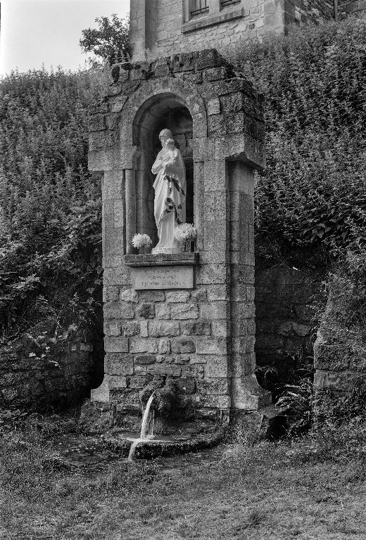 Fontaine, actuellement fontaine de dévotion