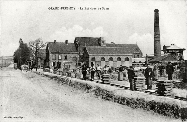 Sucrerie de betteraves Bullot et Cie, puis Hervaux et Cie, puis Boisseau et Cie, puis Duchêne et Cie, devenue sucrerie et distillerie Say, actuellement sucrerie de betteraves Tereos