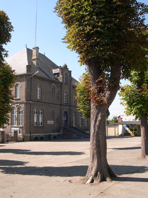 Ancienne maison de campagne du Collège d'Amiens, actuelle mairie et école primaire de Rivery