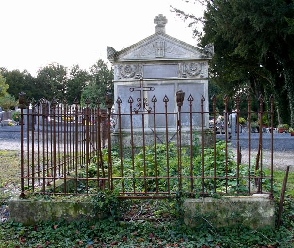 Tombeau (stèle funéraire) de la famille De Commines de Marsilly
