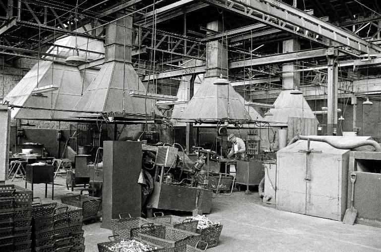 Ancienne robinetterie puis usine de serrurerie Bricard et Gauthier, devenue usine de serrurerie Bricard J. et G., puis Bricard et Cie, puis robinetterie Bricard et Cie, actuellement robinetterie Chuchu-Decayeux