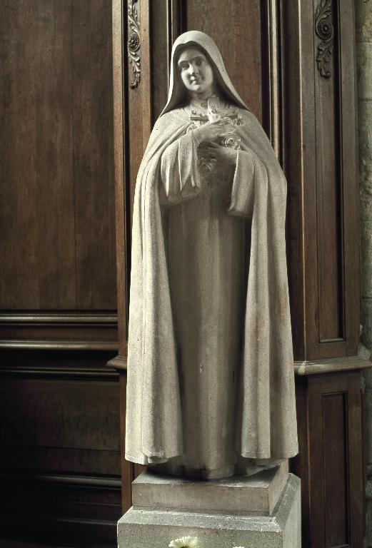 Statue (grandeur nature) : sainte Thérèse de l'Enfant Jésus
