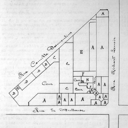 Ancienne usine de Remicourt (tissage de guipure), puis Décaudin et Béguin, puis de la Cotonnière de Saint-Quentin, puis usine de confection