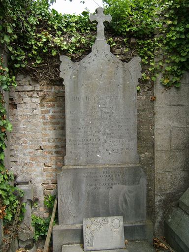 Tombeau (stèle funéraire) de la famille Riquier-Ponthieu