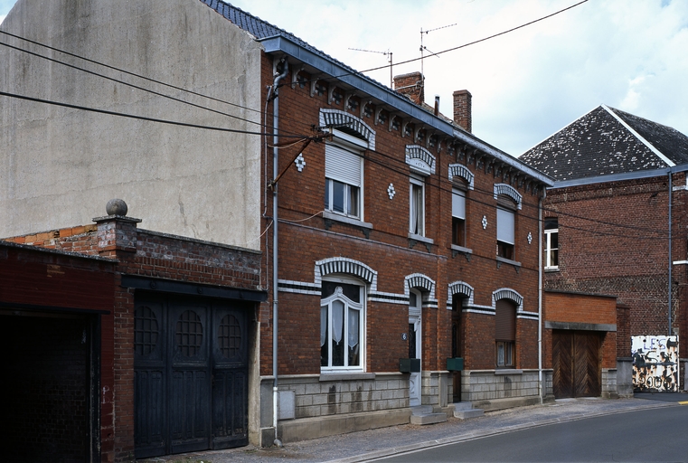 Maison à deux unités d'habitation