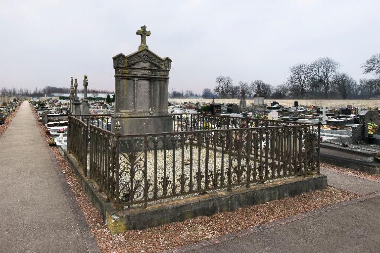 Le cimetière communal de Fressenneville