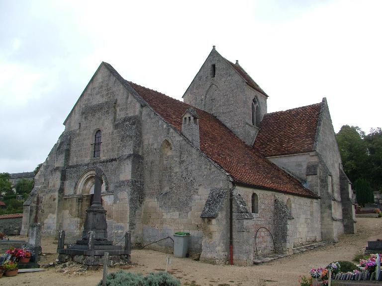 Eglise paroissiale et cimetière Saint-Pierre de Brenelle