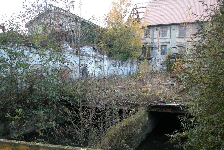 Filature de laine Lefèvre, puis Poiret Frères et Neveu, puis filature de laine et usine de teinturerie des Laines du Bon Pasteur, puis Société des Filatures et Teintureries de Saint-Épin