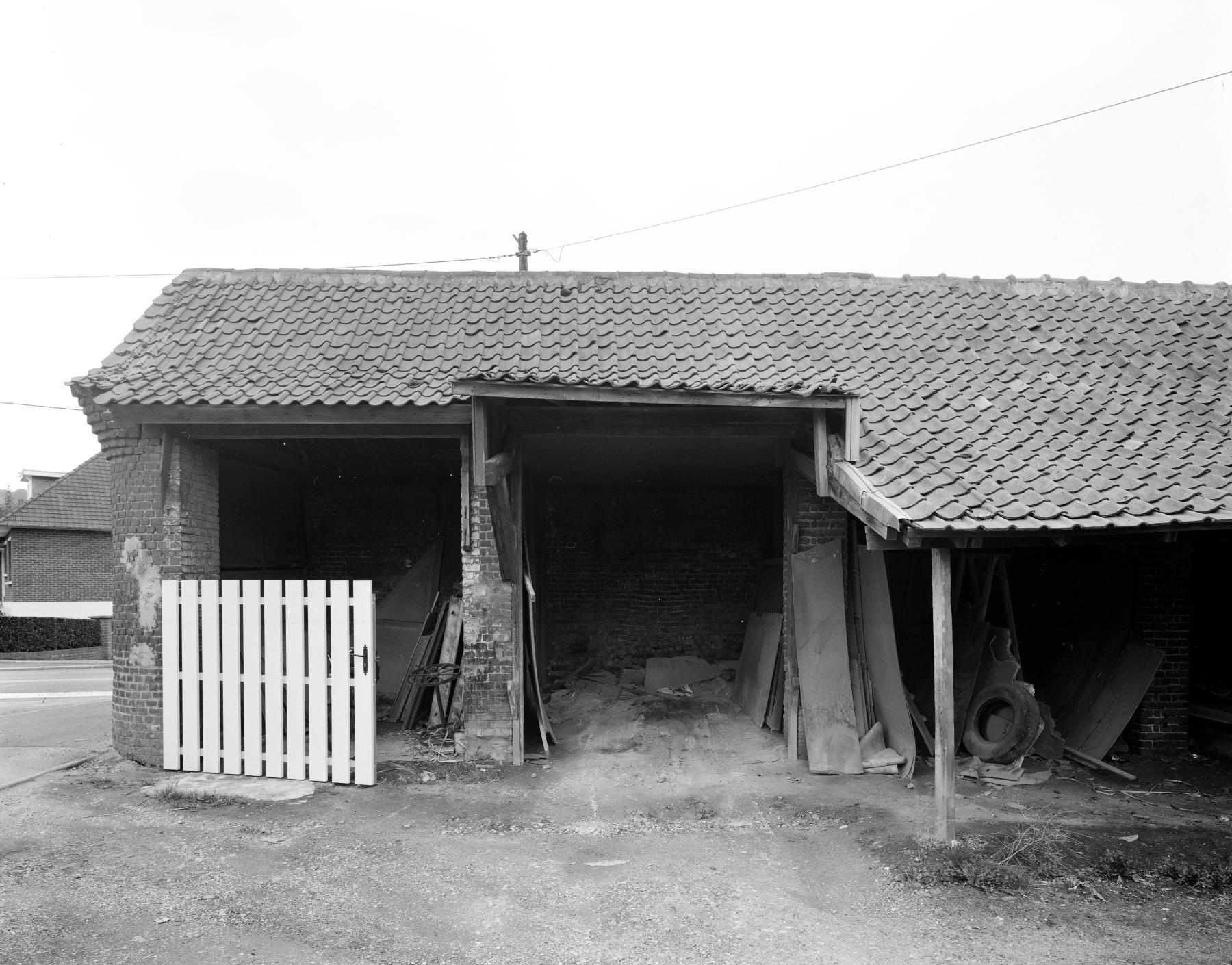 Moulin à papier et à huile De Laurette, puis moulin à farine Dedoncker, puis usine de menuiserie, actuellement entrepôt commercial