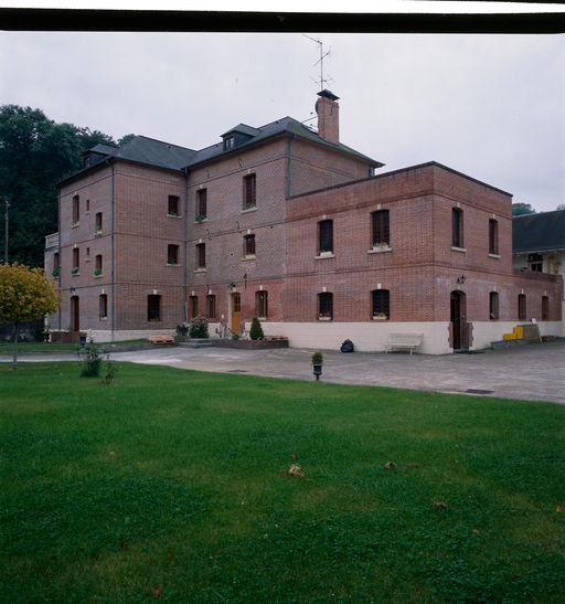 Moulin à blé d'Achy, puis tannerie Lesquandieu, puis scierie Dubus, Bilger, puis Mécabois, devenu logement et entrepôt industriel