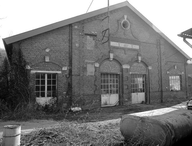 Usine de boutons  Vallée-Lemaire, puis Lemaire-Fils, puis Dumas- Troisœufs, puis Dumas Paul & Compagnie, puis usine de chaussures Lefure, devenue usine d'articles en matière plastique Ets Cartel