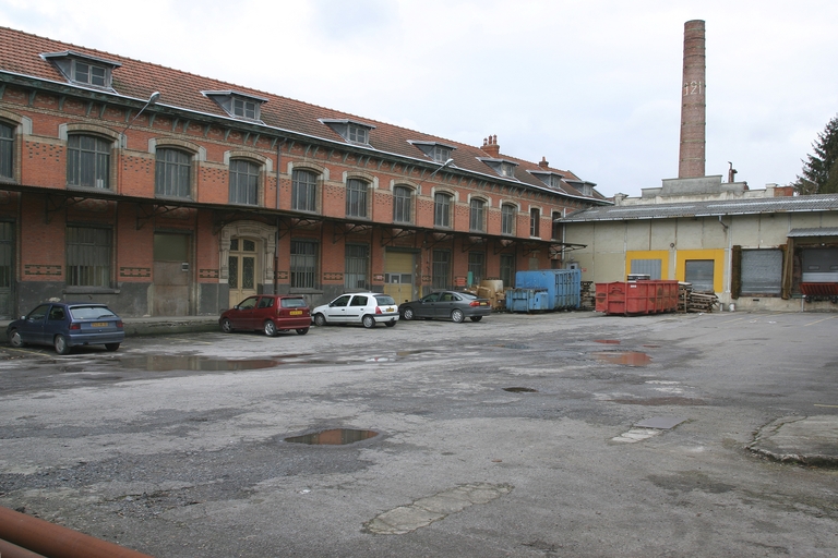 Ancien tissage de laine Testart Frères, puis Taine, Guillot et Cie, usine de cycles Motobécane, usine de la Société Européenne d'Ourdinage Textile (SEOT), puis de la Lainière de Picardie