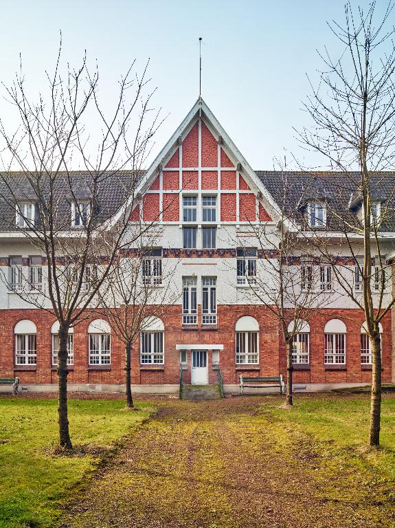 Ancien asile d'aliénés, puis hôpital psychiatrique, puis centre hospitalier spécialisé (CHS), dit établissement public de santé mentale des Flandres