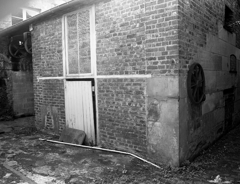 Moulin à farine Saint-Quentin, puis usine d'impression sur étoffe Sallé, puis filature de laine peignée Lucet, puis Gibert, puis usine de tabletterie Besse, puis usine de petite métallurgie, actuellement maison et édifice artisanal