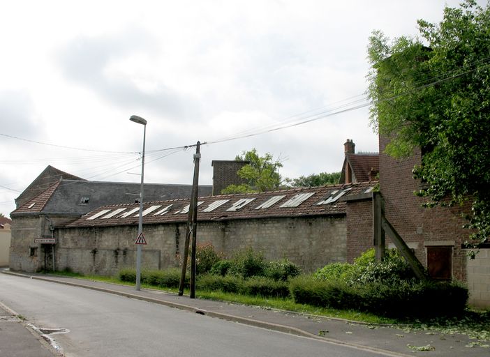Ancien moulin à farine de la Chaussée, puis maison la Moulinière, puis usine de boutons en bakélite Haret, puis usine d'articles en caoutchouc