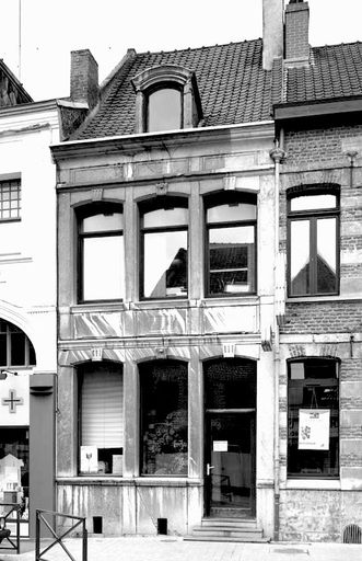 Maison, actuellement laboratoire d'analyses médicales