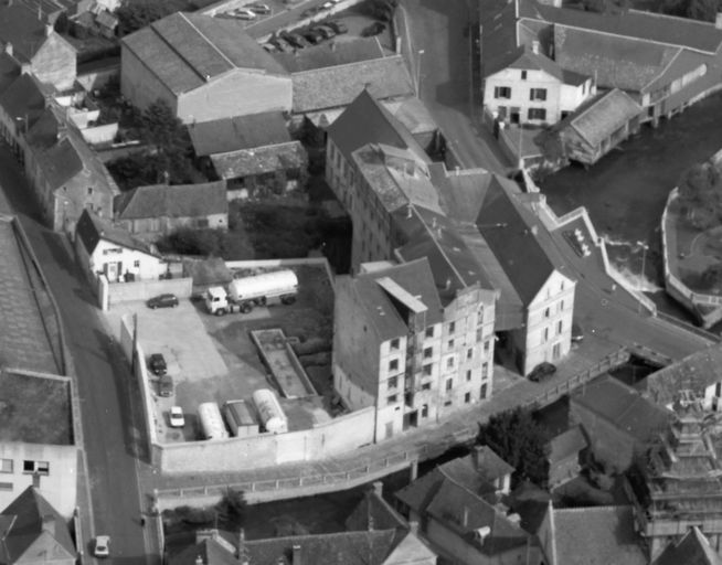 Anciens moulins à foulon et à blé, devenus filature de laine Léger-Leroy et filature de laine Hubert Horoy, puis Désiré Horoy, puis minoterie Deloingce