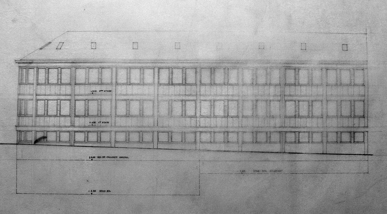 Ancienne usine de Remicourt (tissage de guipure), puis Décaudin et Béguin, puis de la Cotonnière de Saint-Quentin, puis usine de confection