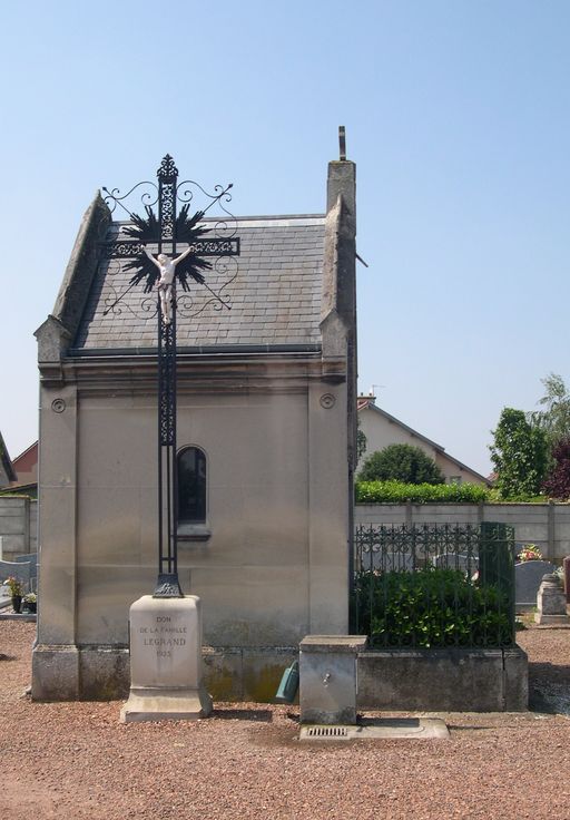 Croix du cimetière de Longueau