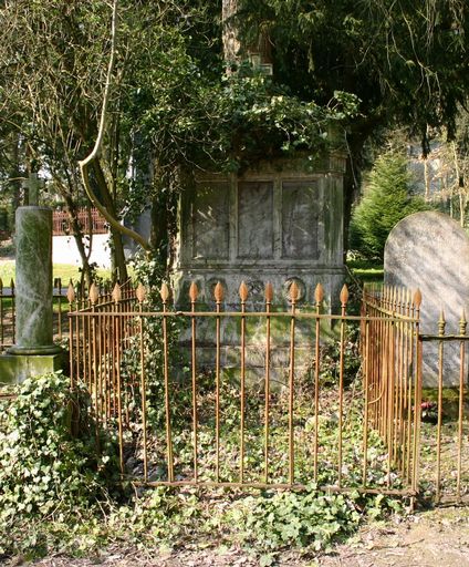 Tombeau (stèle funéraire) Fauquelle-Brandicourt