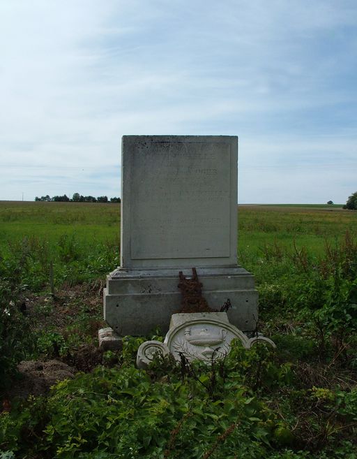 Église paroissiale Saint-Pierre et ancien cimetière de Bouchon