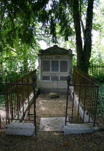 Tombeau (stèle funéraire) de la famille Bocquet-Villerel