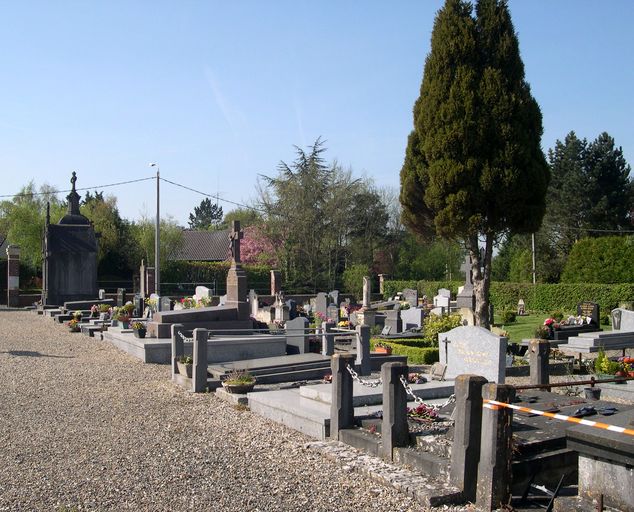 Cimetière communal de Sains-en-Amiénois