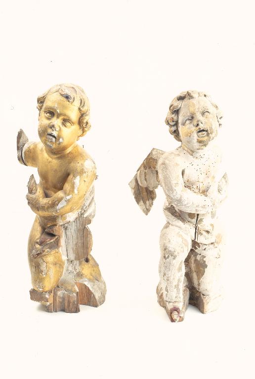 Statuettes d'angelots en pendant