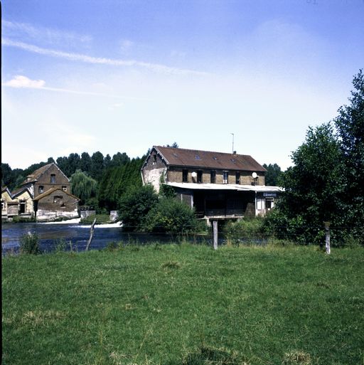 Ancien moulin à blé, puis à foulon, dits Moulin d'Achon, puis Moulin de Saint-Félix, puis brosserie Autin, devenue musée, dit Moulin-Brosserie de Saint-Félix