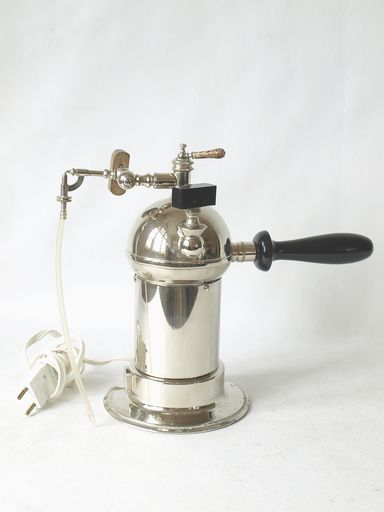 Instrument scientifique : machine à brumiser dite Lucas-Championnière (aseptiseur par vapeur, brumisateur)