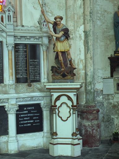 Ensemble de deux statues et socles d'architecture : saint Michel, sainte Jeanne d'Arc