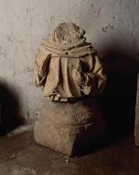 Statue (demi-nature) : saint François ?