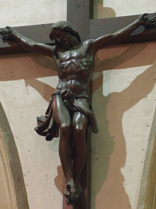 Sculpture : Christ en croix (nef)