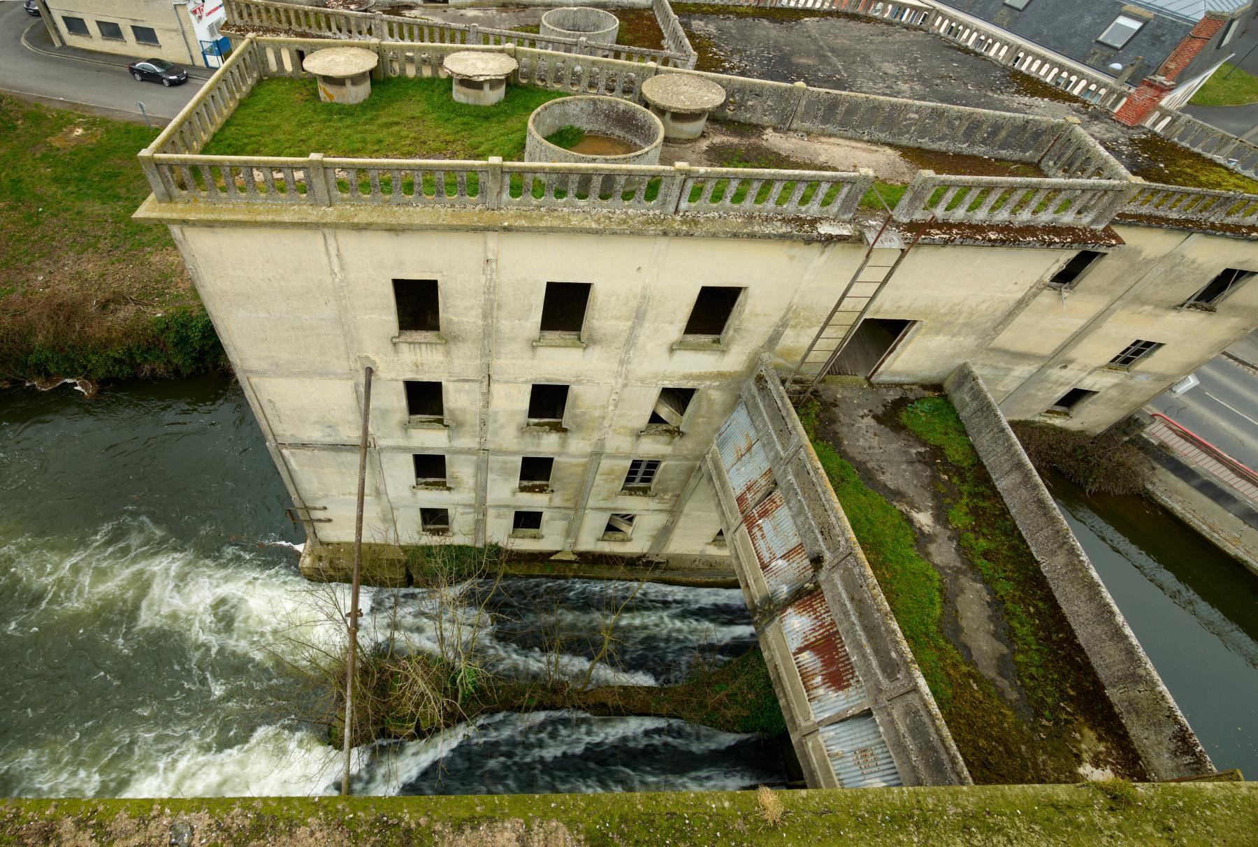 Anciens moulins de la porte de Paris, puis minoterie dite Moulins Damay, puis Grands Moulins de Péronne (détruit)