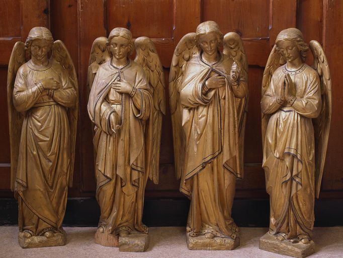 Ensemble de quatre statuettes d'anges