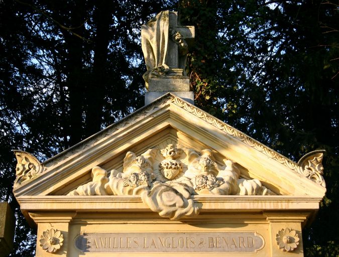 Tombeau (stèle funéraire) de la famille Langlois et Benard