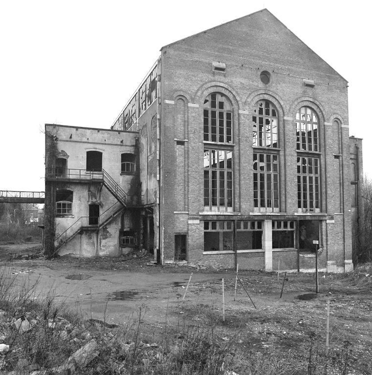 Usine métallurgique Pierre-Joseph Urbain, puis Société Métallurgique Montbard Aulnoye, puis S.A. Louvroil Recquignies, puis L.M.A. (Louvroil Montbard Aulnoye), actuellement Vallourec & Mannesmann Tubes